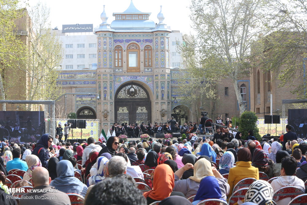 وزیر امورخارجه میهمان تور پیادهروی میدان مشق شد