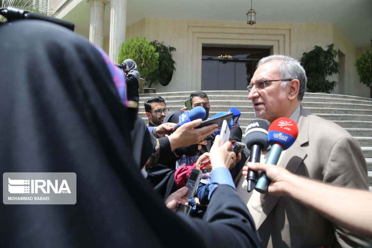 وزیر بهداشت: افراد بالای ۱۲ سال واکسن یادآوری را تزریق کنند