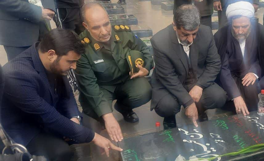 وزیر میراث فرهنگی به مقام شامخ شهیدان بیجار ادای احترام کرد