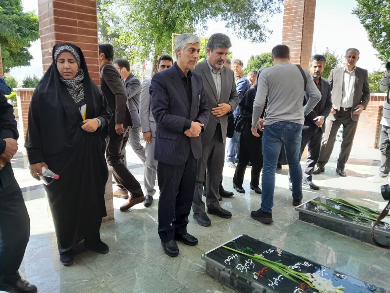 وزیر ورزش و جوانان به مقام شامخ شهدای سنندج ادای احترام کرد