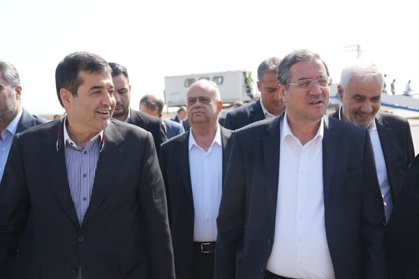 وزیر ورزش و جوانان به مقام شهدای ارومیه ادای احترام کرد