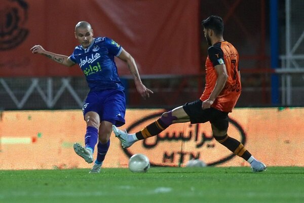 وضعیت مبهم مدافع برزیلی استقلال/ تمایل باشگاه و بی‌توجهی سیلوا