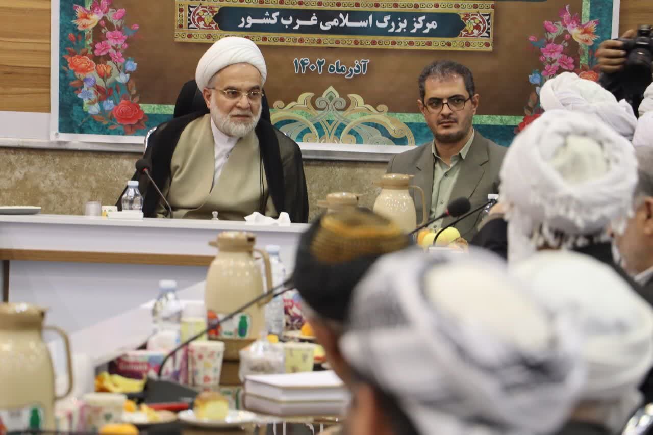 وظیفه روحانیت برقراری ارتباط با مردم است