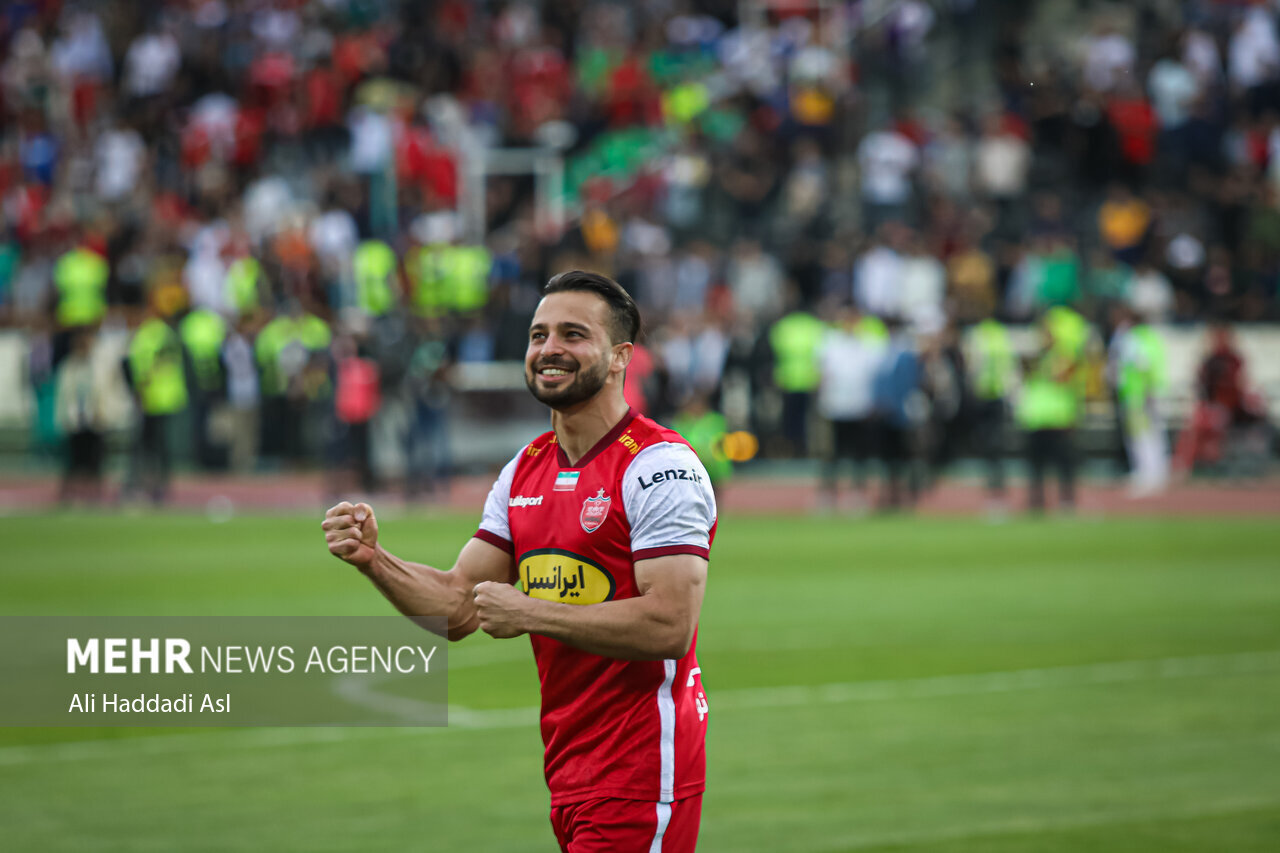 وقتش است همه به احترام پرسپولیس بایستند