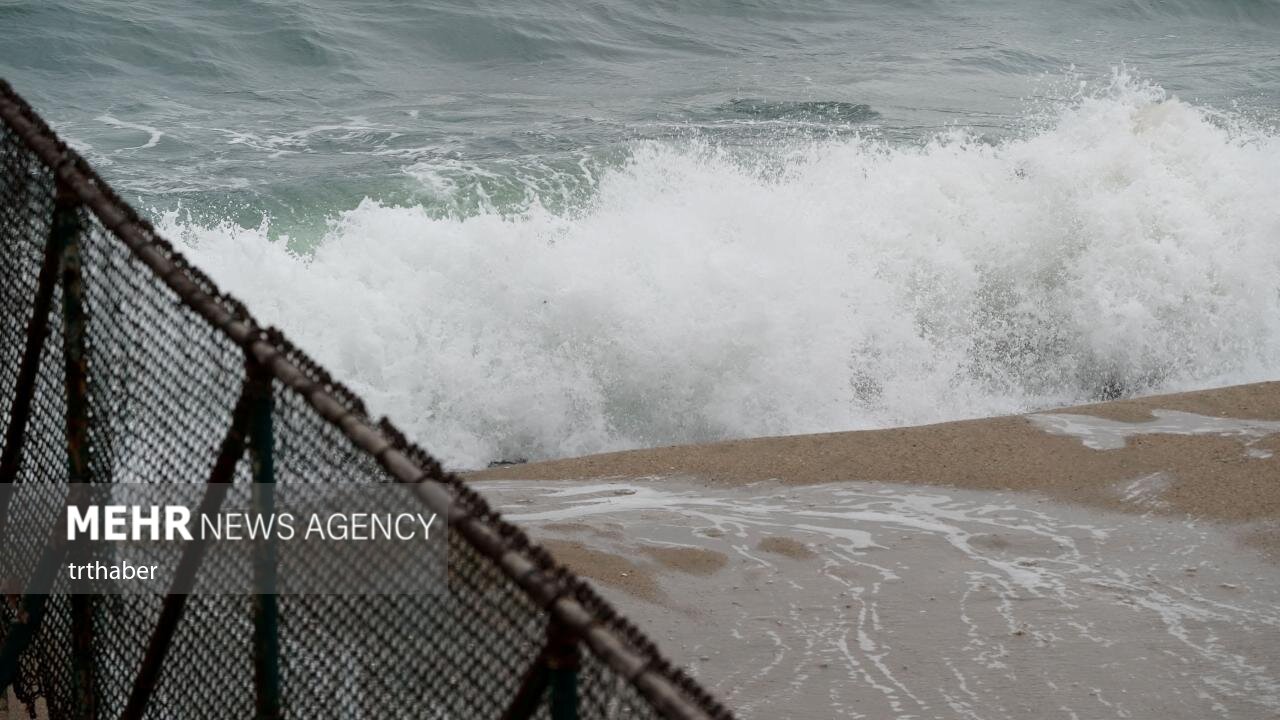 وقوع سونامی در بندر میازاکی ژاپن پس از زمین لرزه ۷.۱
ریشتری