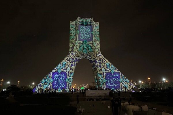 ویدیومپینگ و نورافشانی میدان آزادی به مناسبت ولادت پیامبر
اسلام