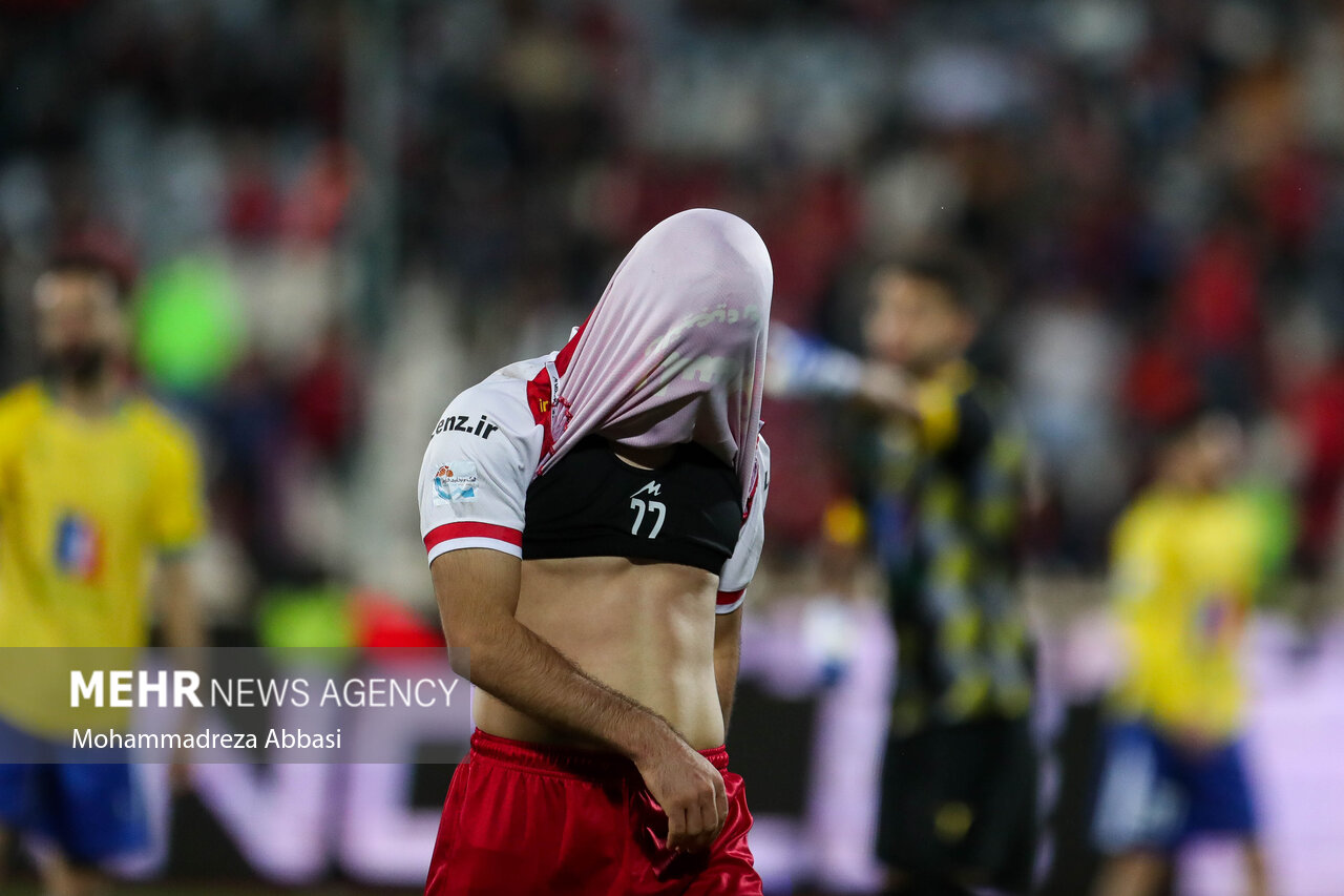 ویروس رنگ از رخسار سرخها پراند!