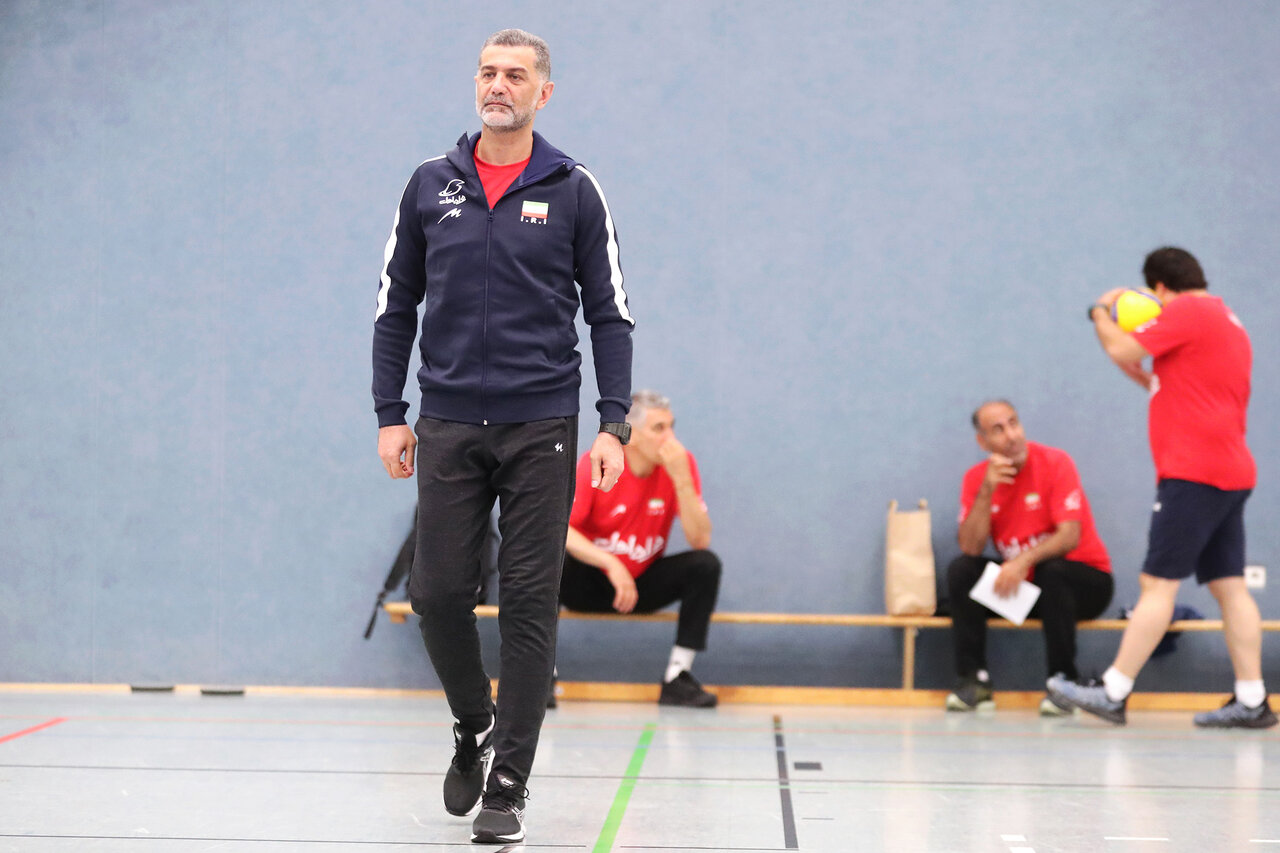 ویزای سرمربی تیم ملی والیبال صادر نشد/ ایران بدون عطایی درآمریکا