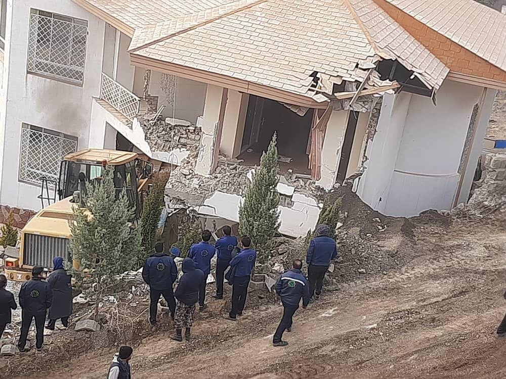 ویلای لاکچری غیرمجاز در حریم منطقه ۵ تخریب شد