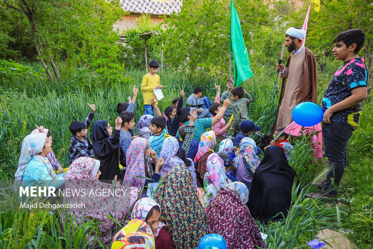 پابه‌پای کودکانه‌های روستا