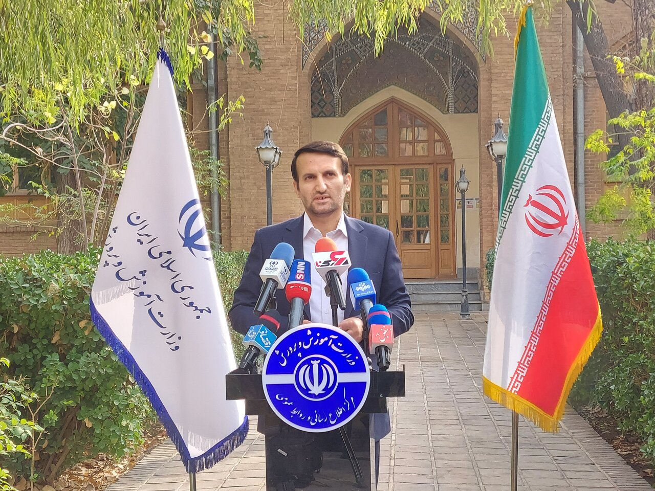 پاداش بازنشستگان و حق التدریس فرهنگیان به زودی پرداخت میشود