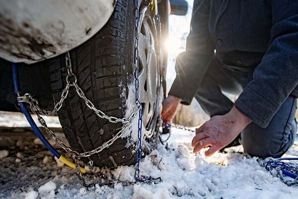 پاشایی: تردد در گردنه زمزیران سردشت تنها با زنجیر چرخ امکان پذیر است