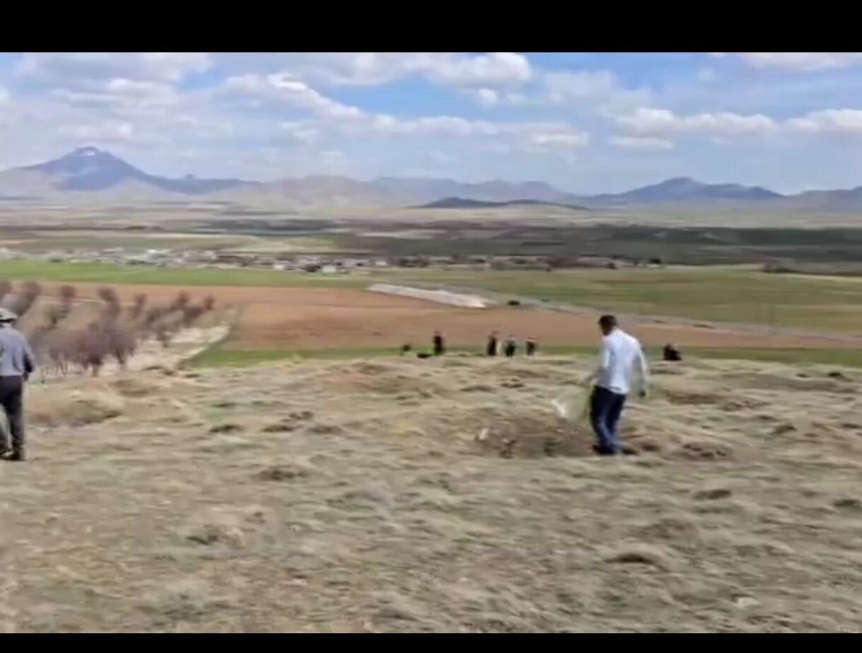 پاکسازی محیط زیست روستاهای دهگلان توسط مردم