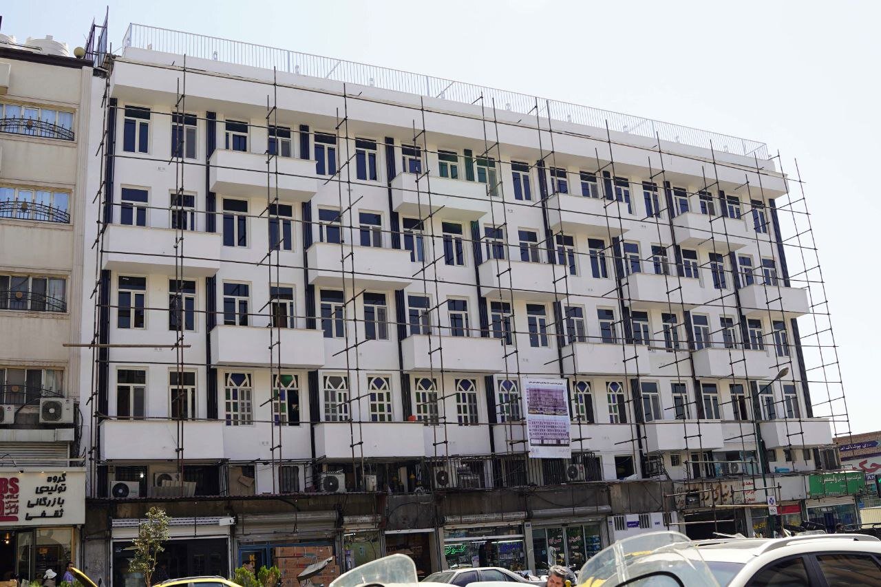 پایان عملیات پیرایش شهری در خیابان سعدی جنوبی تهران