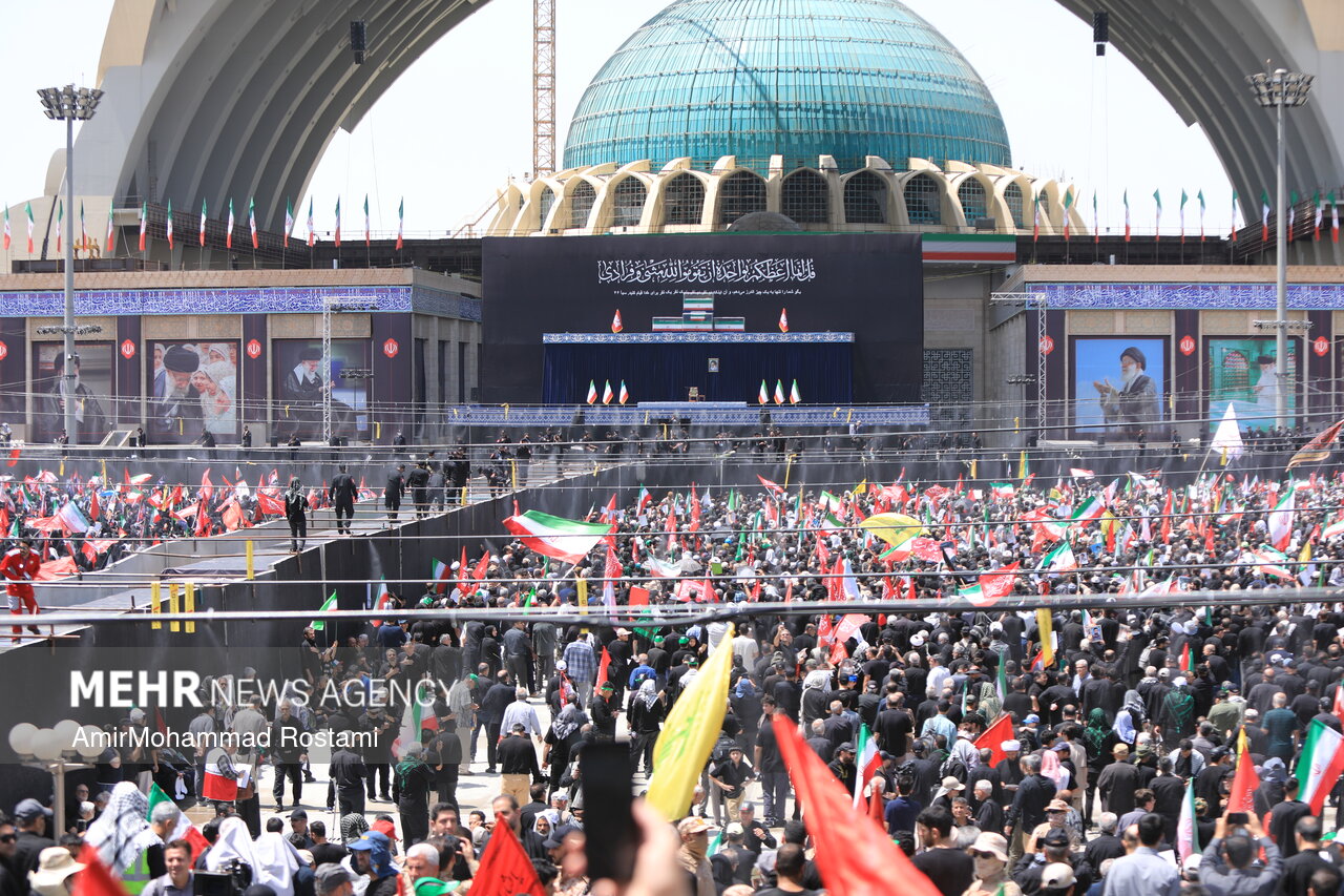 پایان پاکسازی محوطه بیرونی مصلای تهران