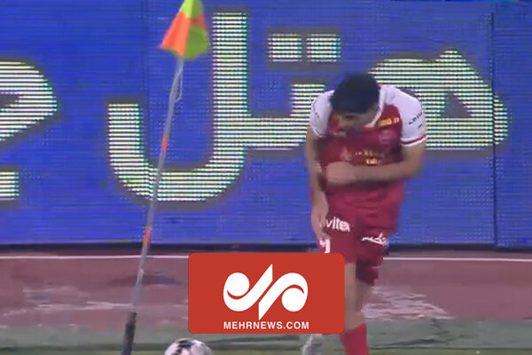 پرتاب بطریها بر سر مهدی ترابی در نقطه کرنر استقلال