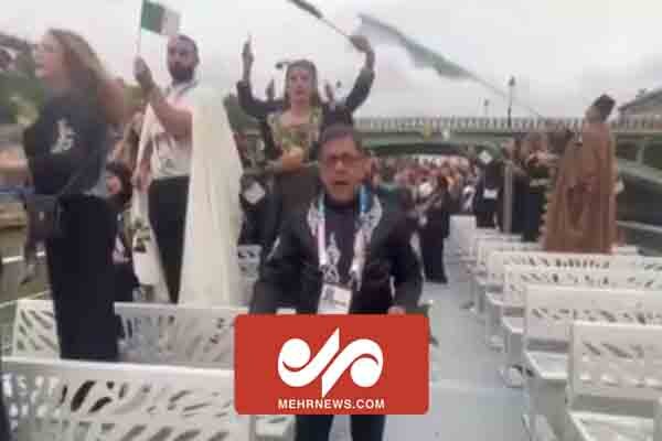 پرتاب گل به رود سن به یاد قربانیان استعمار فرانسه درالجزایر