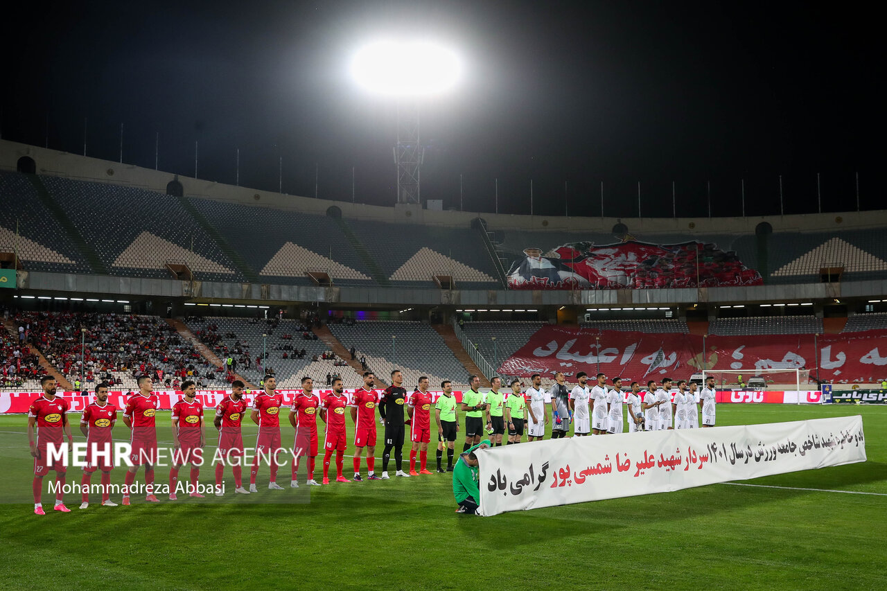 پرسپولیس با بازوبند مشکی در بازی با شهر خودرو