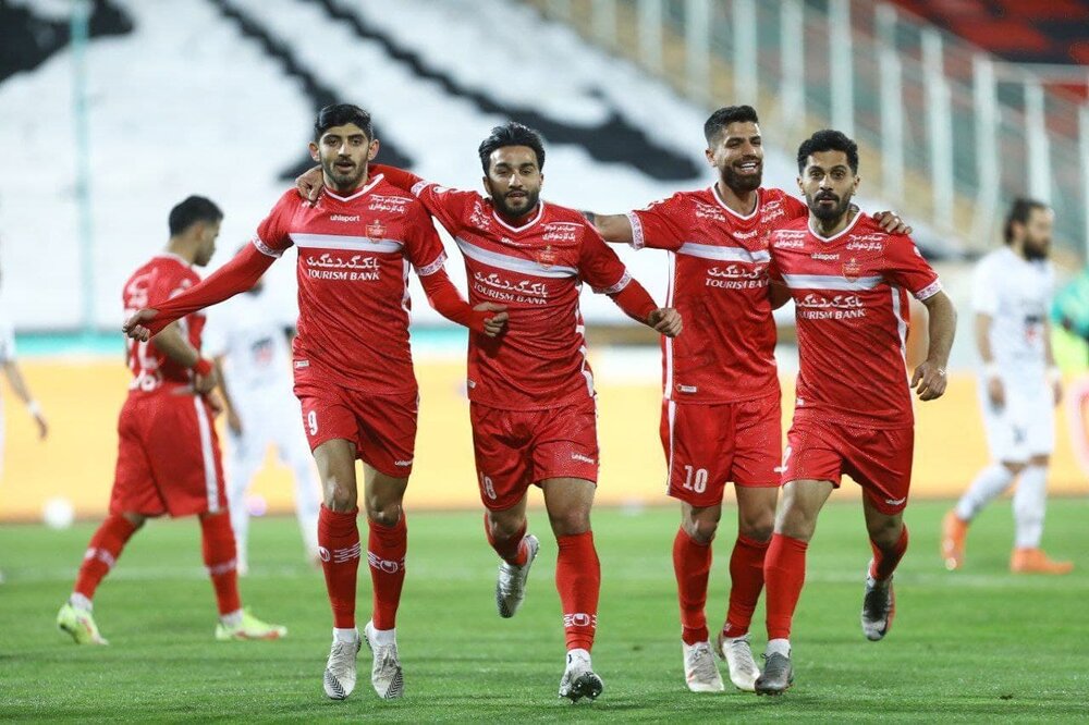 پرسپولیس با برد ذوب آهن به استقلال نزدیک شد