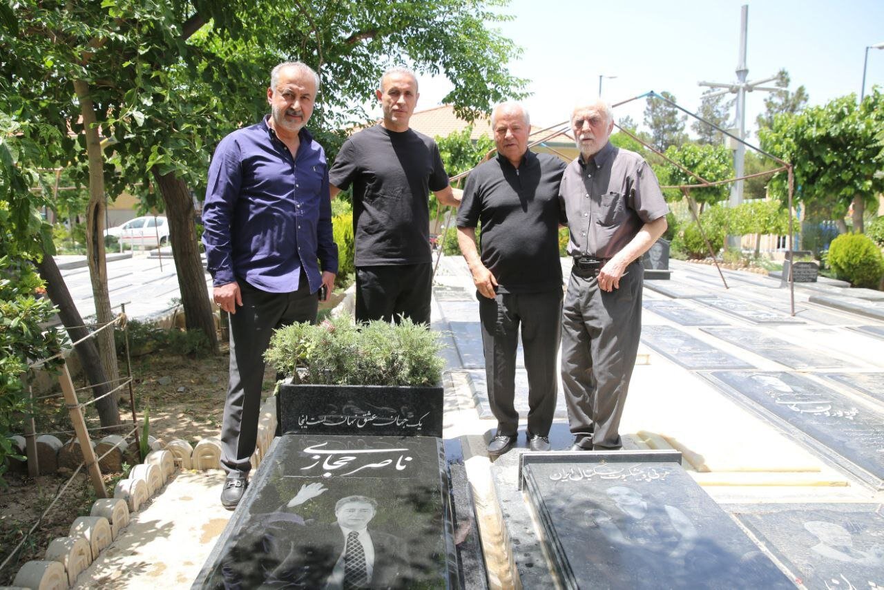 پرسپولیس با جام قهرمانی در بهشت زهرا/ یحیی بر سر مزار ناصرحجازی