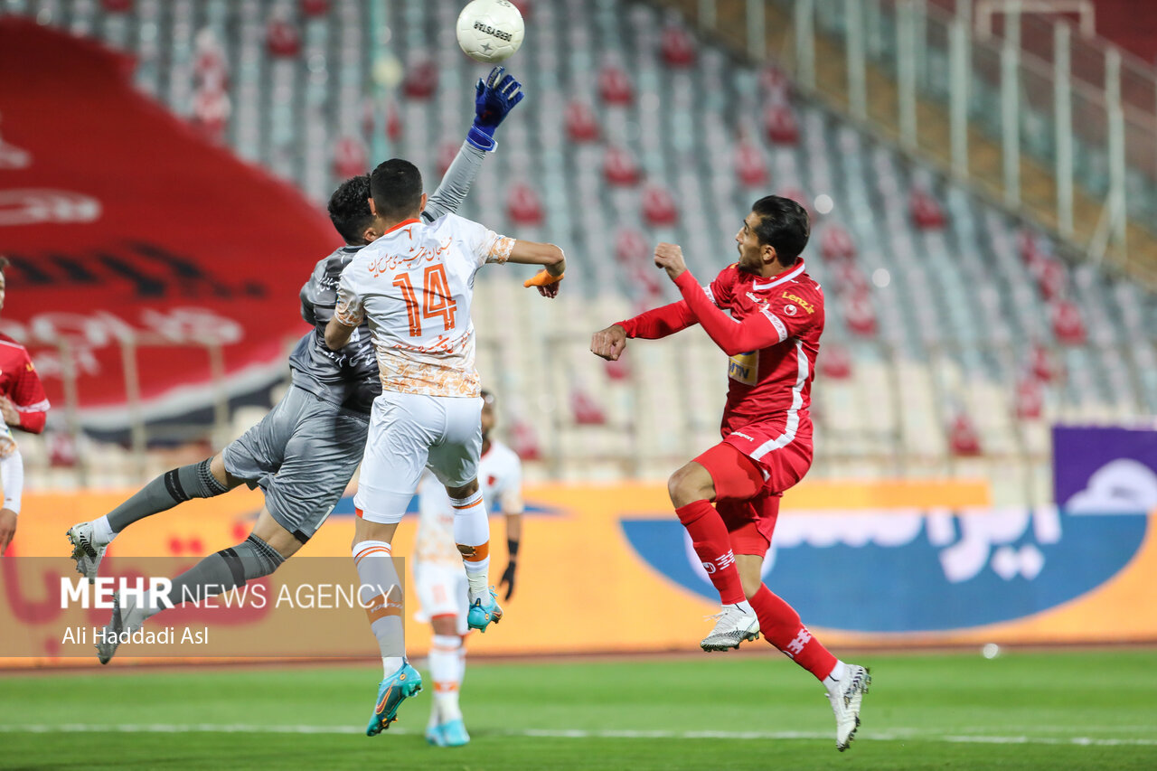 پرسپولیس باید پوست اندازی کند/ جدایی گلمحمدی؟ واقع بین باشیم