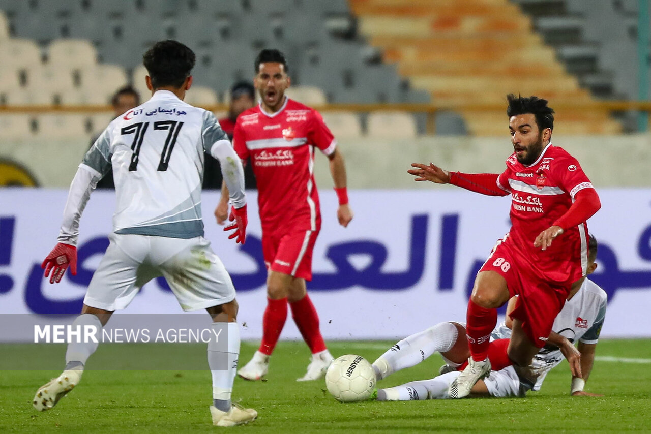پرسپولیس جای استقلال را در صدر می گیرد/خرید سنگین یحیی جواب نداد