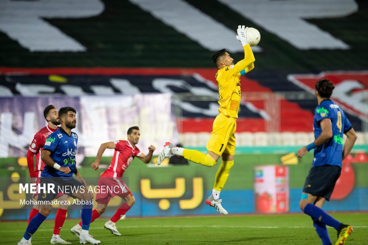 پرسپولیس جای استقلال را می‌گیرد/ قهرمان در هفته آخر مشخص می‌شود