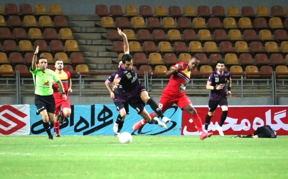 پرسپولیس مشکی میپوشد، استقلال تاجیکستان سفید