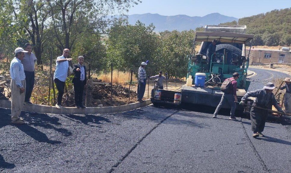 پروژه آسفالت معابر ۷ روستای خاوومیرآباد تا پایان مهر به سرانجام می‌رسد