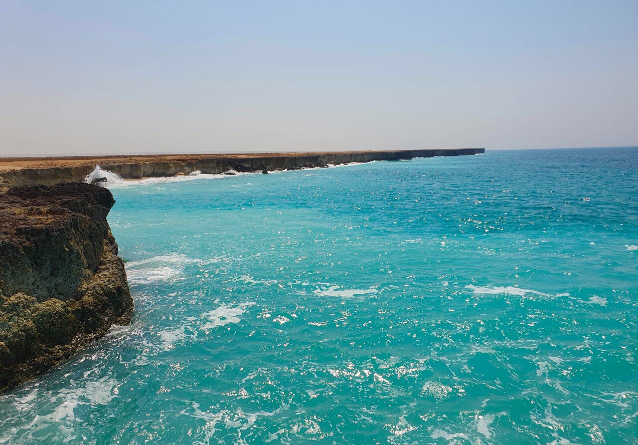 پرچم ایران بر فراز خانههای جزیره هندورابی/ پدرم حب وطن دارد