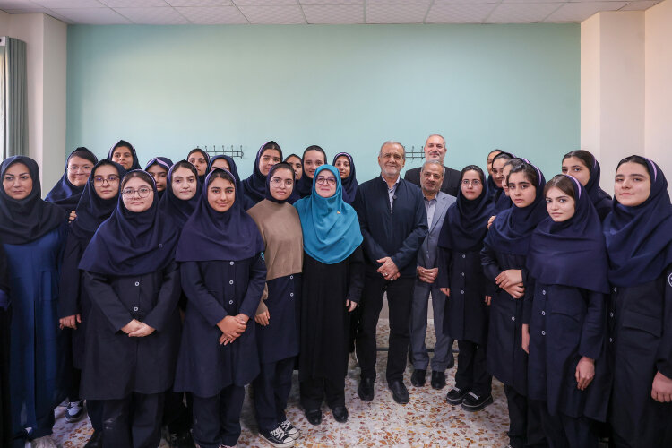 پزشکیان: ارتقای کیفیت آموزش ارتباطی با تحریم ندارد