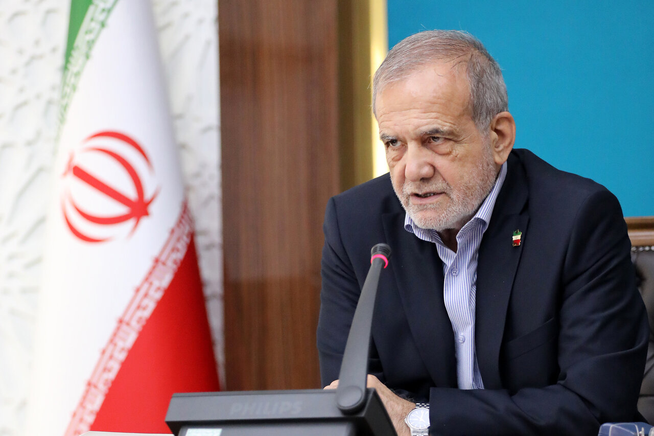 پزشکیان: باید مانند تعصب کشتی‌گیران برای موفقیت گام برداریم