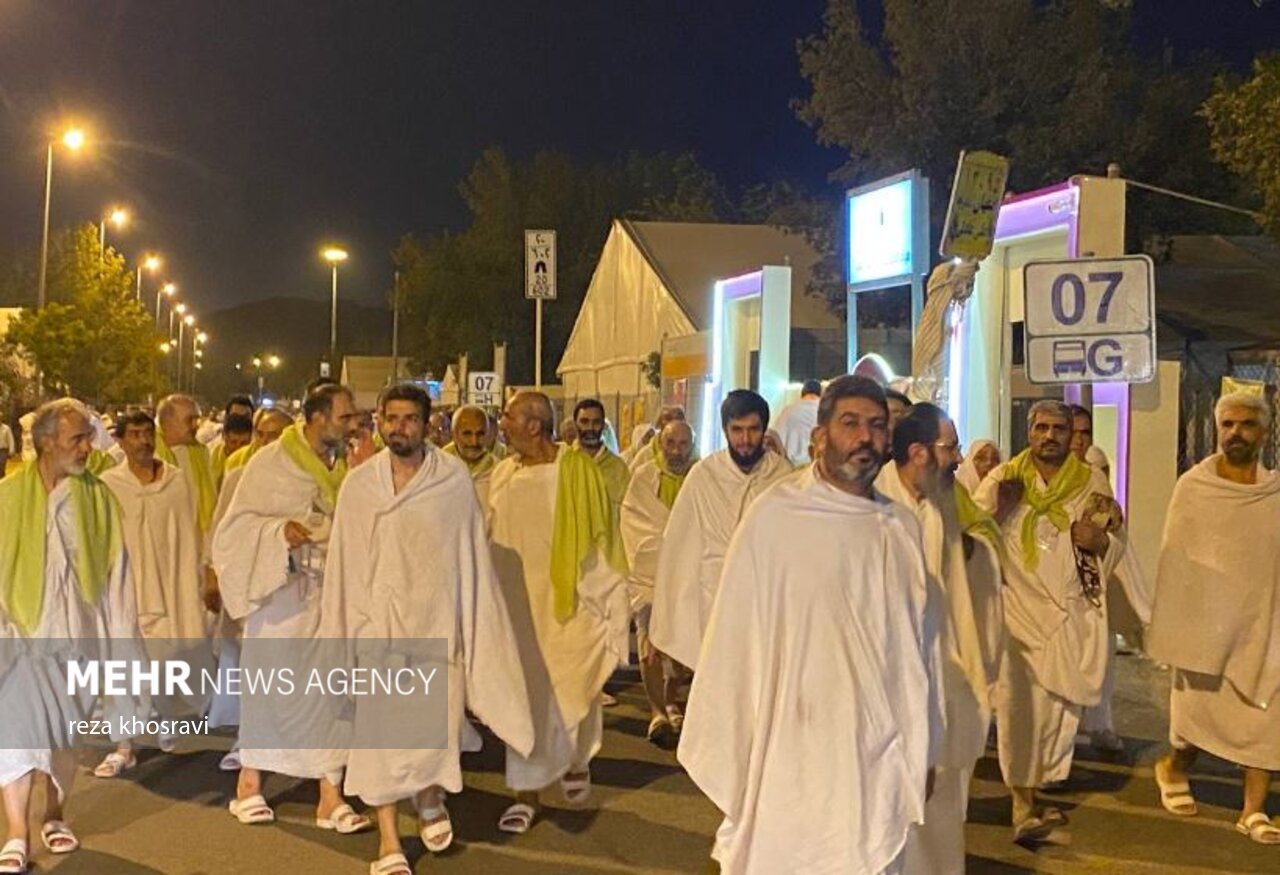 پشتیبانی امدادی هلالاحمر از زائران در صحرای عرفات