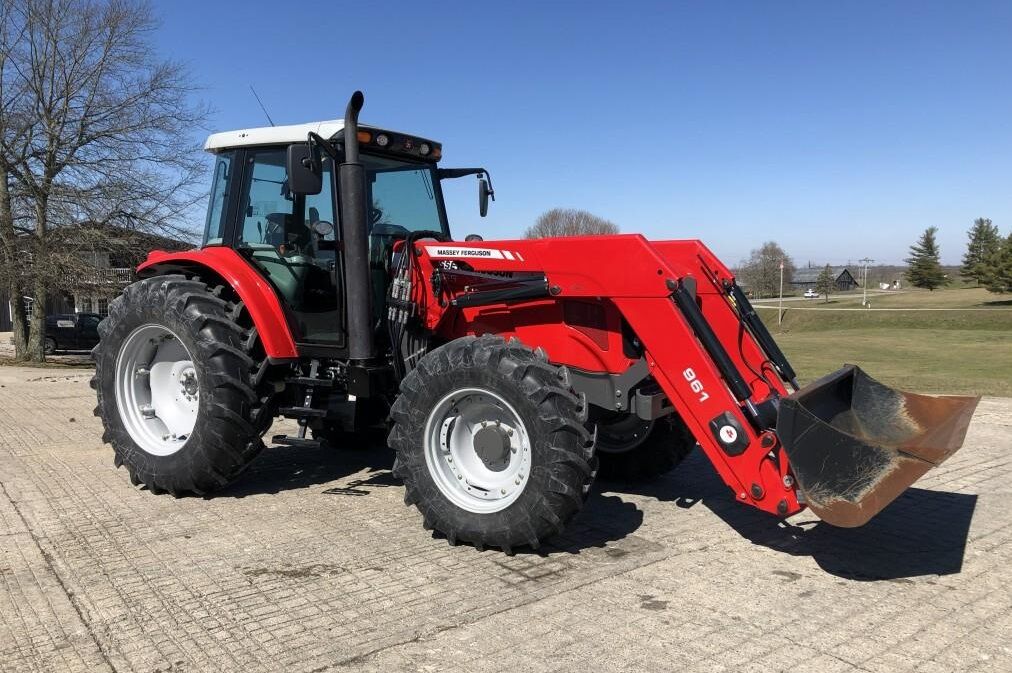 پلاکگذاری ماشینآلات کشاورزی فاقد بیمه در کردستان انجام میشود