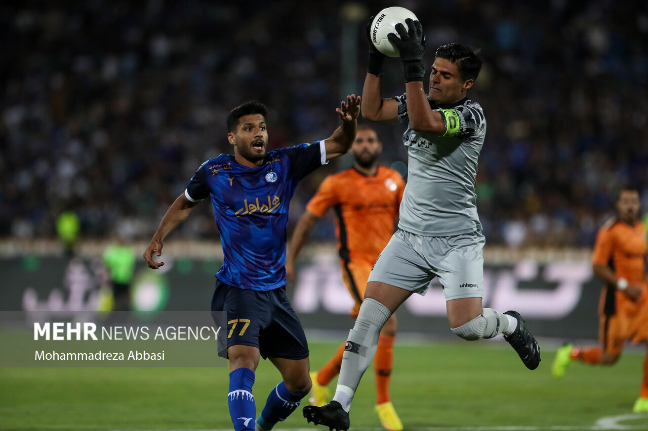 پنج تیم مدعی قهرمانی هستند/ خط دفاع برگ برنده پرسپولیس است