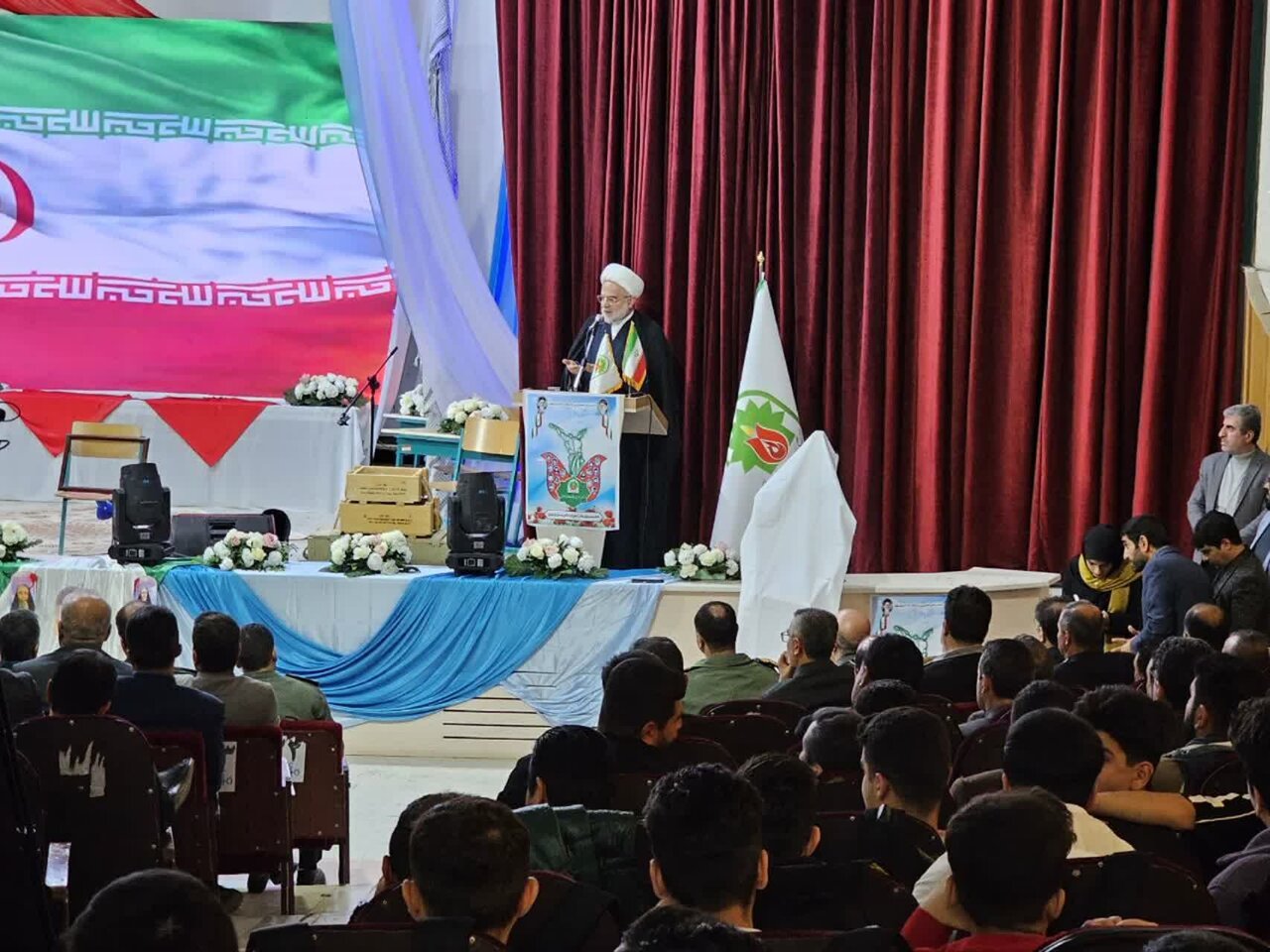 پورذهبی:شهدای دانشآموز با ایثار و تبیین حقیقت راه آینده را روشن کردند