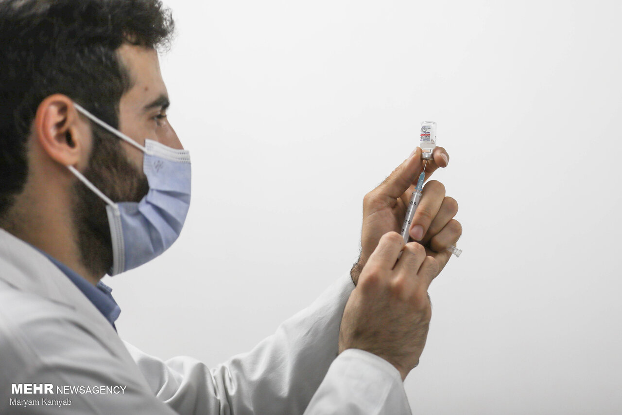 پوشش کامل واکسیناسیون شهروندان تهرانی تا پایان مهر ۱۴۰۰