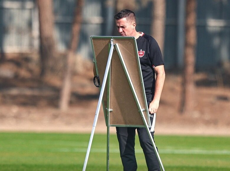 پچ‌پچ‌های رختکن پرسپولیس؛ اوسمار ویه‌را جدی‌تر از گذشته رفتار می‌کند