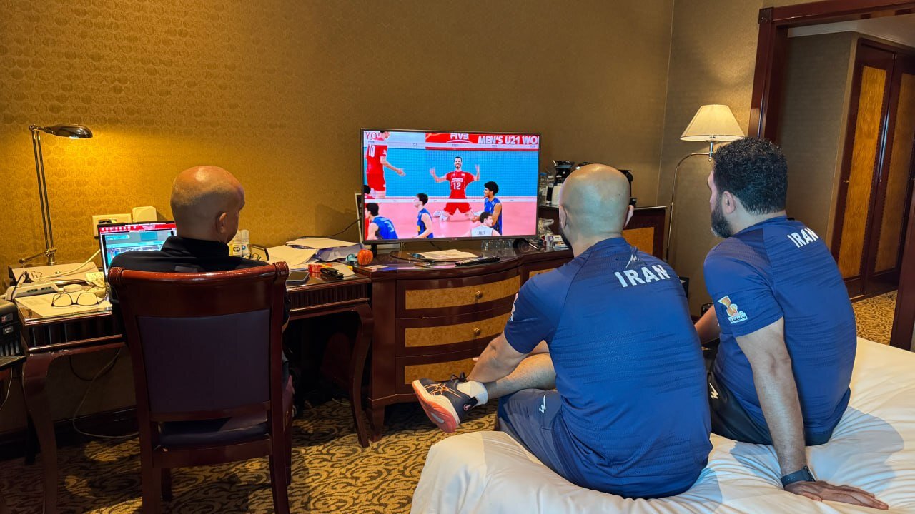 پیاتزا قهرمانی والیبال ایران را از روی تخت دید + عکس