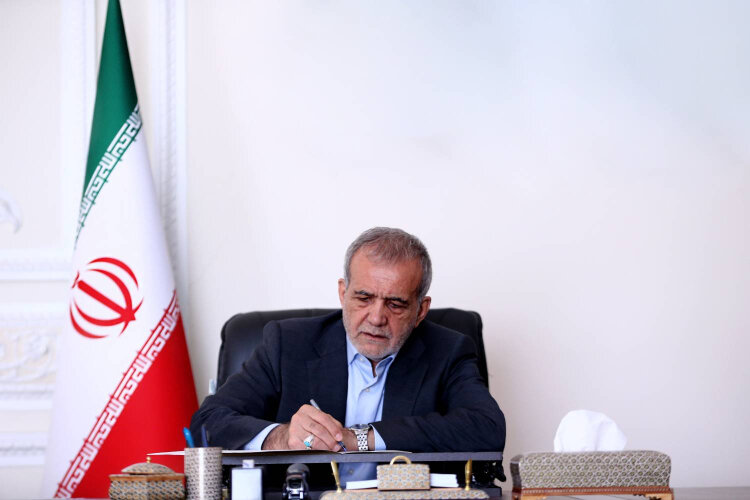 پیام تبریک پزشکیان به «ریحانه مبینی» برای کسب مدال طلا در دو و میدانی