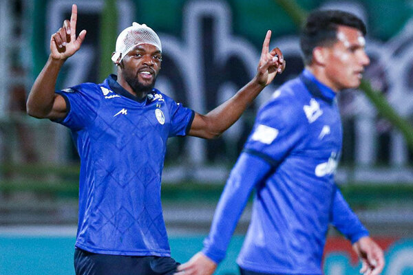 پیروزی استقلال برابر ذوب آهن در نیمه اول/گلزنی بازیکن تازه آبیها