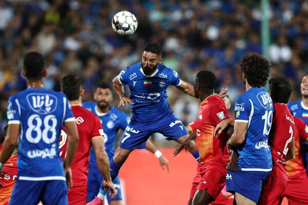 پیروزی استقلال برابر فولاد با صحنه مشکوک/ بازگشت آبیها به صدر