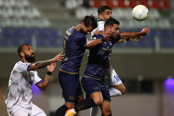 پیروزی استقلال برابر گلگهر با پنالتی جنجالی/ حرکت عجیب ساپینتو