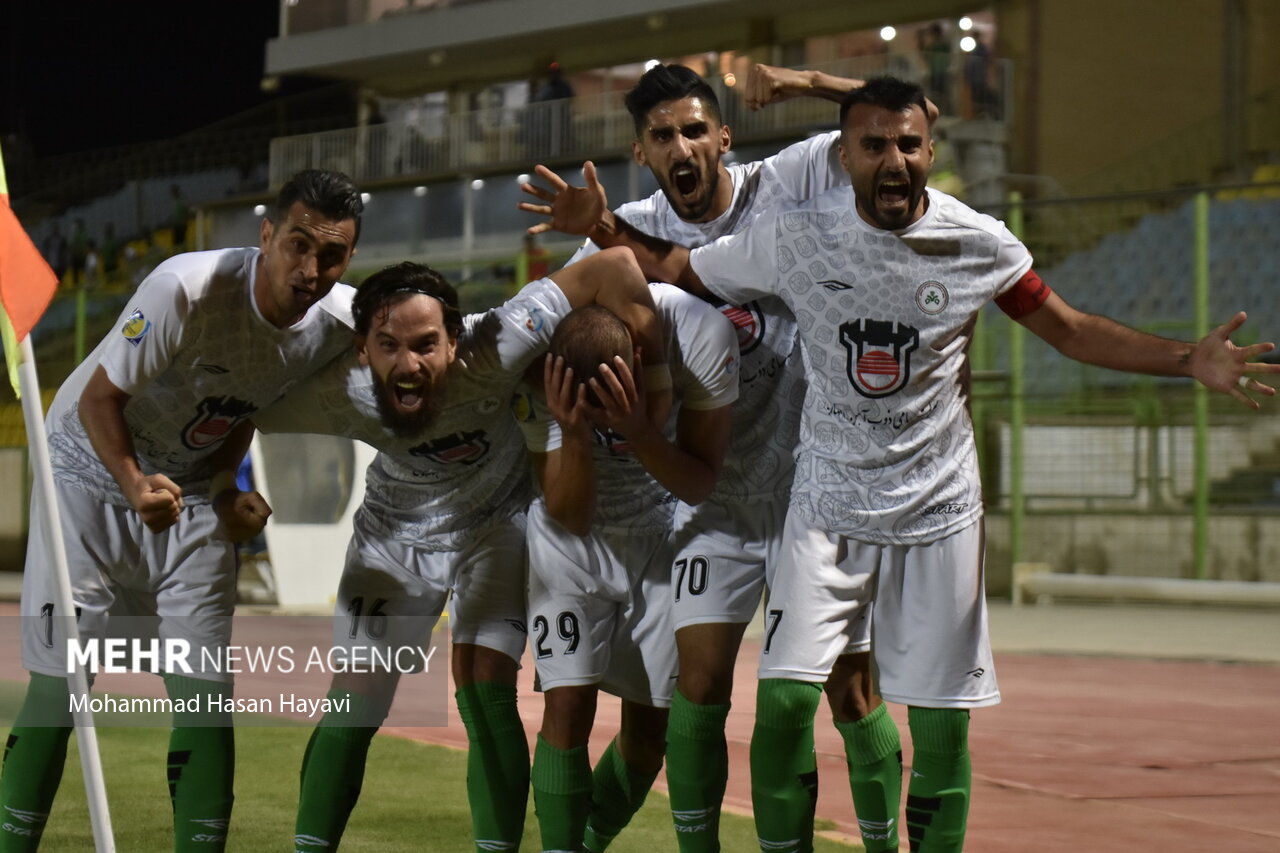 پیروزی ذوب آهن برابر فجر/ زنگ خطر شیراز به صدا درآمد!