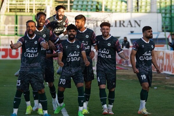 پیروزی ذوبآهن مقابل شمس آذر در نیمه اول