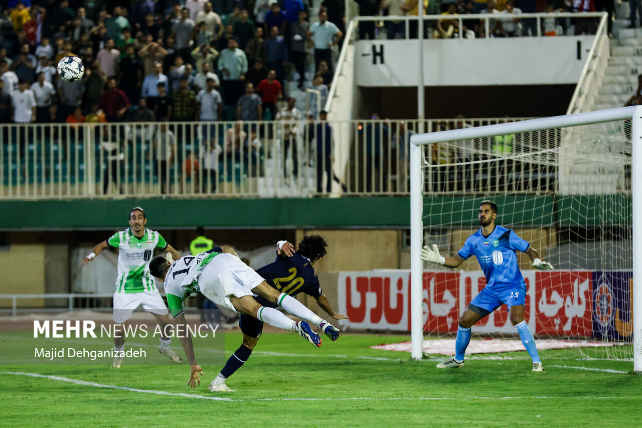 پیروزی نیمه اول چادرملو مقابل ذوبآهن
