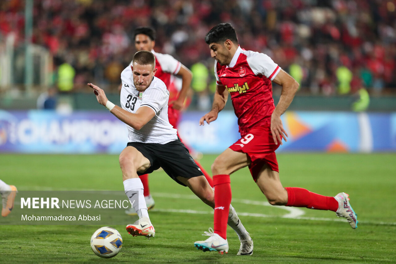 پیروزی پرسپولیس برابر استقلال در نیمه اول/ رویش یک گل دربازی سرد