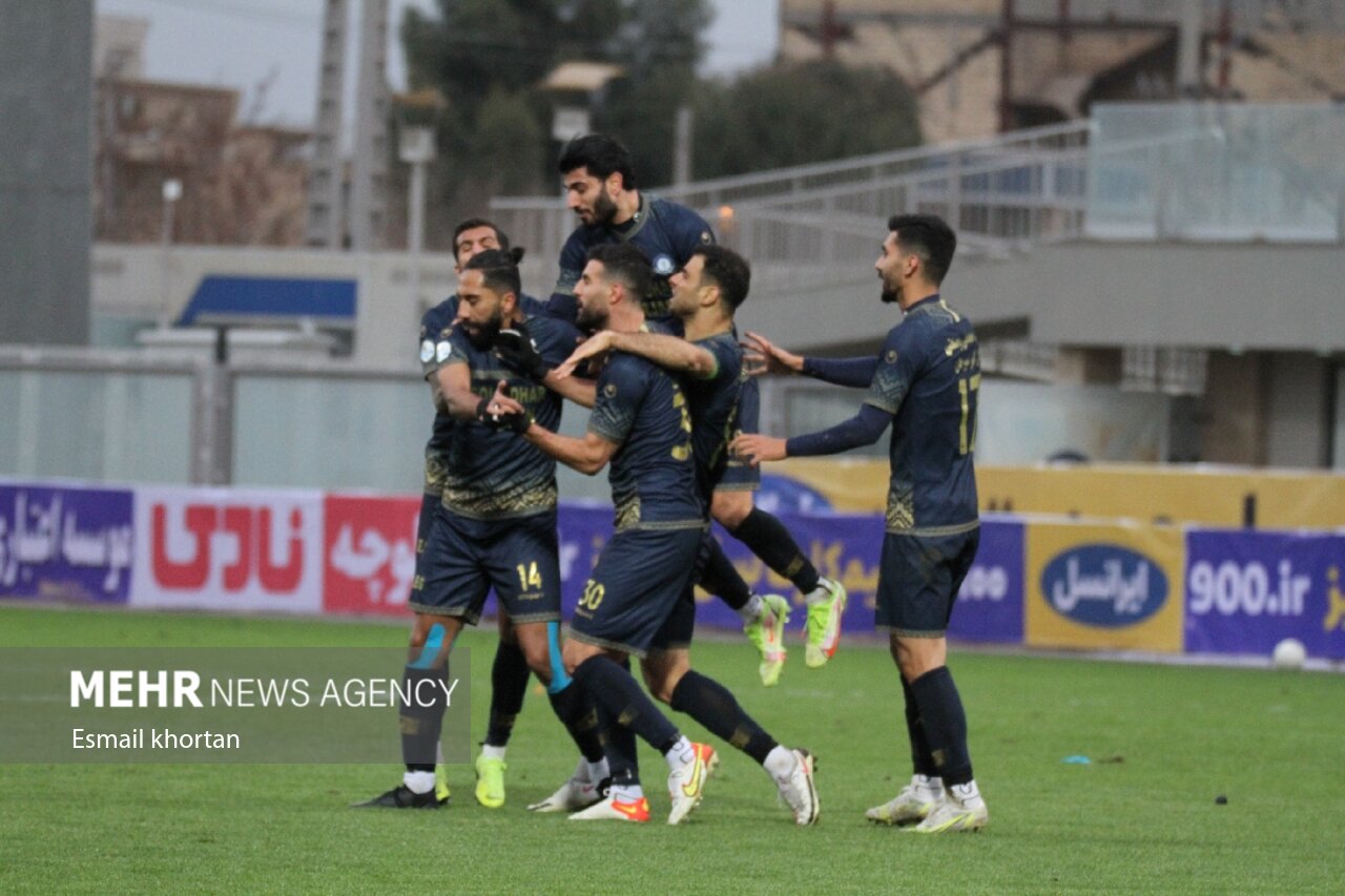 پیروزی گل گهر مقابل هوادار و توقف پیکان و تراکتور