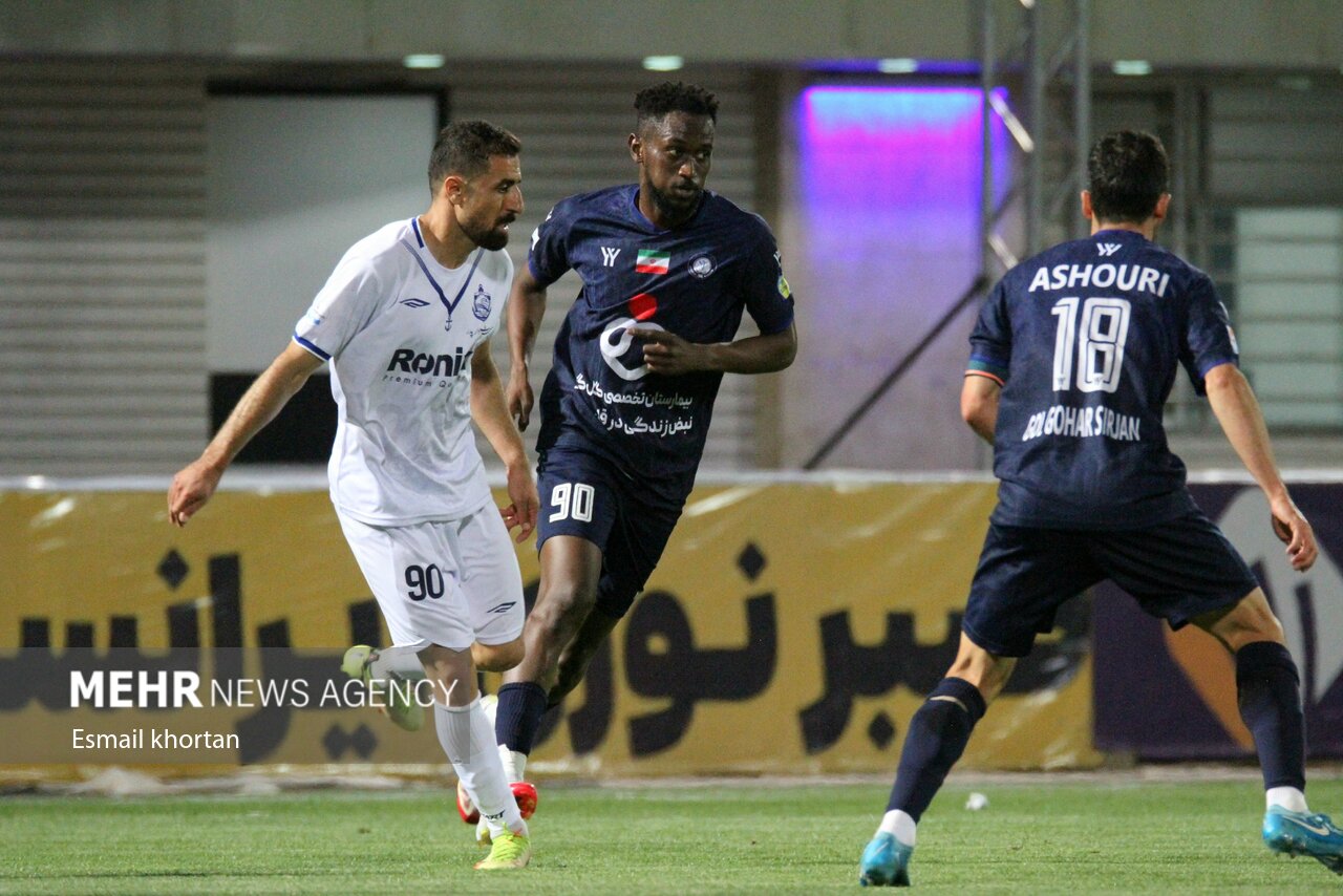 پیروزی یک نیمه ای گل گهر مقابل ملوان