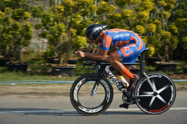 پیشتازی رکابزنان دانشگاه آزاد و سپاهان در لیگ برتر دوچرخه سواری